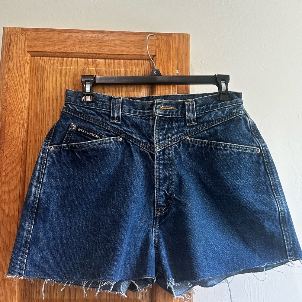 Vintage Rockies Jean Shorts size 30/11 (26” Waist)